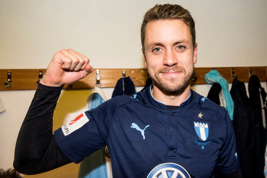 Malmö FFs Kari Arnason jublar i omklädningsrummet