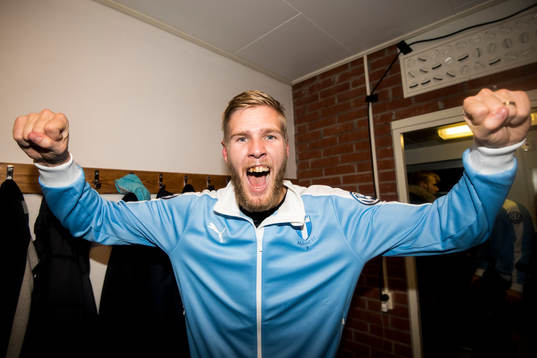 Malmö FFs målvakt Fredrik Andersson jublar i
