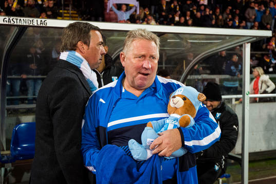 Malmö FFs materialförvaltare Swidde Nilsson med nalle