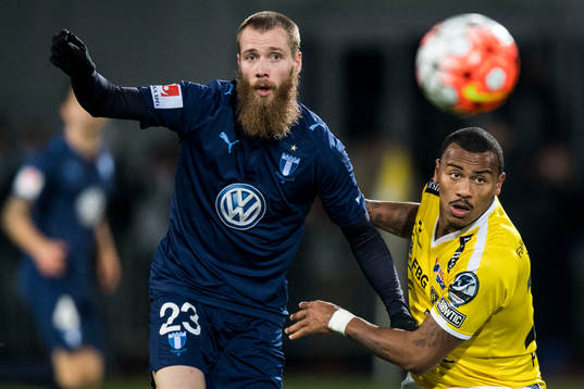 Malmö FFs Jo Inge Berget och Falkenbergs Felipe Carvalho