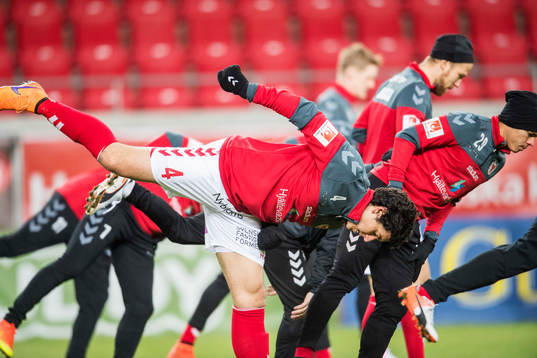 Kalmars Marko Biskupovic värmer upp