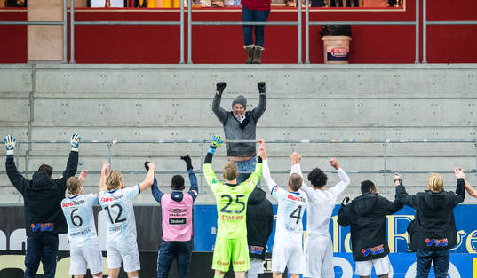 Geflespelarna tackar