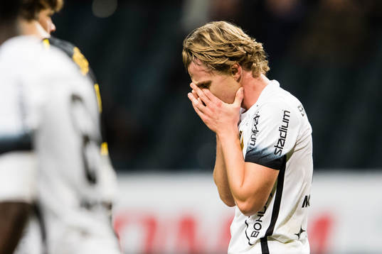 Häckens Rasmus Schuller ser deppig ut
