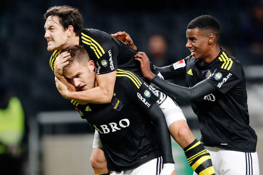 s Eero Markkanen gör 2-1 och jublar med Stefan Ishizaki