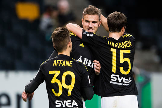s Eero Markkanen (m) jublar