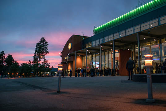 Solnedgång utanför Gavlerinken Arena före