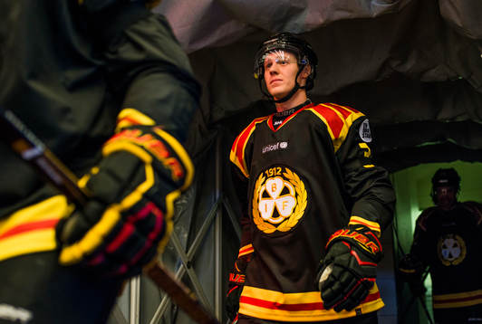 Brynäs Linus Ölund före ishockeymatchen i SHL mellan