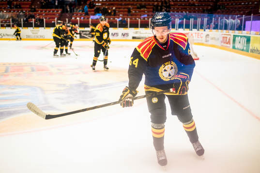 Brynäs Jonathan Pudas före ishockeymatchen i SHL mellan