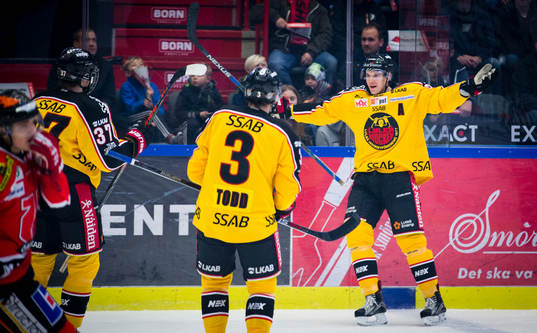 Luleås Brendan Mikkelson jublar