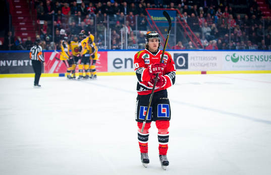 Örebros Ludvig Carlsson deppar vid Luleås 0-1 mål