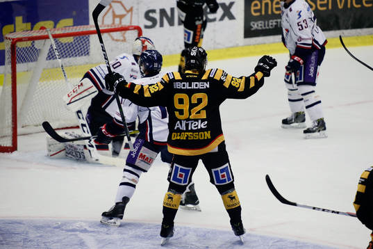 Skellefteås Jesper Olofsson jublar