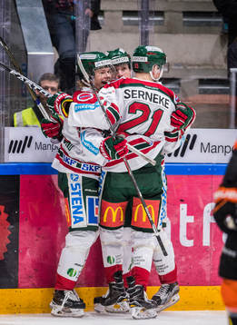Frölundas Carl Grundström jublar