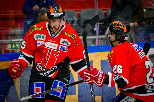 Örebros Martin Johansson gör 2-1 och jublar