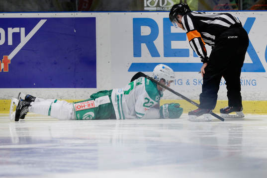 Rögles Sebastian Wännström skadas