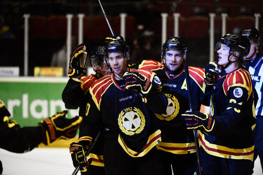 Brynäs +b45+och Oskar Lindblom jublar