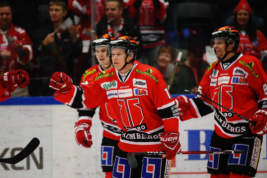 Örebros Daniel Viksten jublar