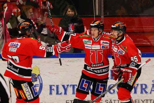 Örebros Daniel Viksten jublar