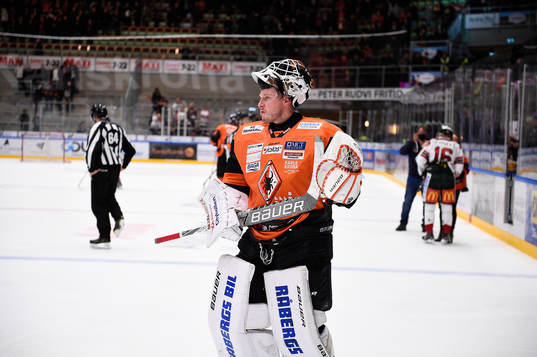 Karlskronas målvakt Johan Holmqvist jublar