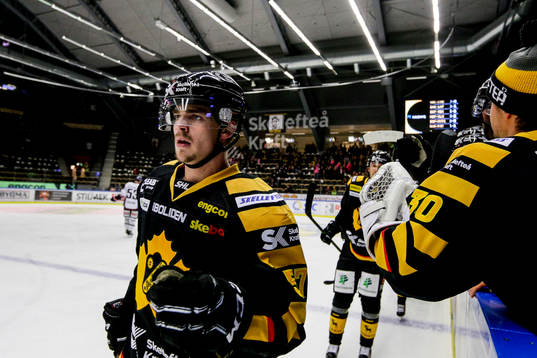 Skellefteås Emil Djuse jublar