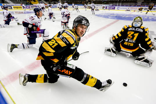 Skellefteås Jimmie Ericsson  på uppvärmningen före