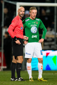 Domaren Stefan Johannesson och Jönköpings Joakim Karlsson