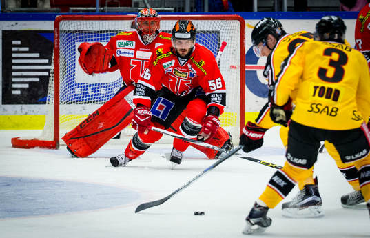 Örebros målvakt Julius Hudacek och Johan Wiklander