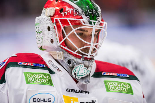 Frölundas Målvakt Dan Bakala innan  ishockeymatchen i SHL
