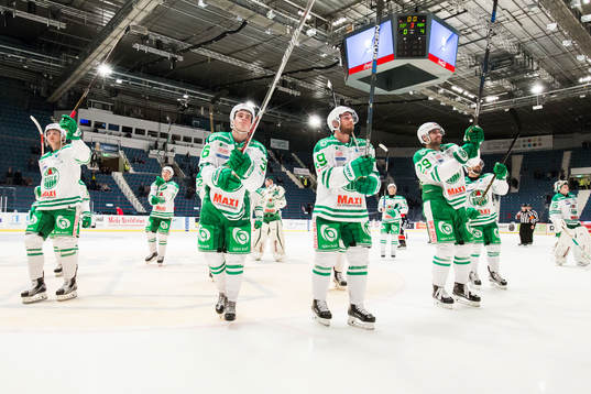 Rögles spelare jublar