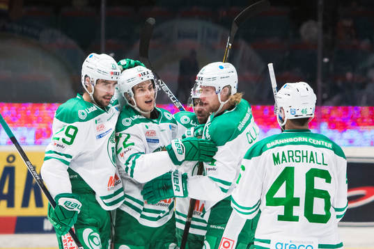 Rögles Sebastian Wännström jublar med Ludvig Rensfeldt ,