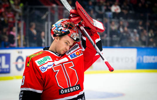 Örebros målvakt Julius Hudacek deppar