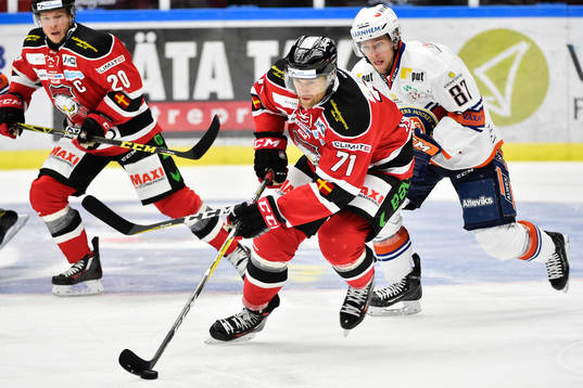 Malmö Redhawks Mathias Tjärnqvist och Erik Forssell mot