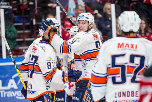 Växjös Oliver Bohm jublar med Robert Rosén, Ville Leino