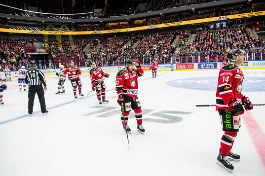 Malmö Redhawks Johan Ivarsson och Carl-Johan Lerby deppar