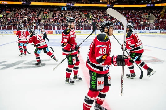 Malmö Redhawks Kim Rosdahl och Rhett Rakhshani deppar med