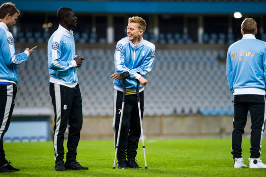 Malmö FFs Anders Christiansen på kryckor