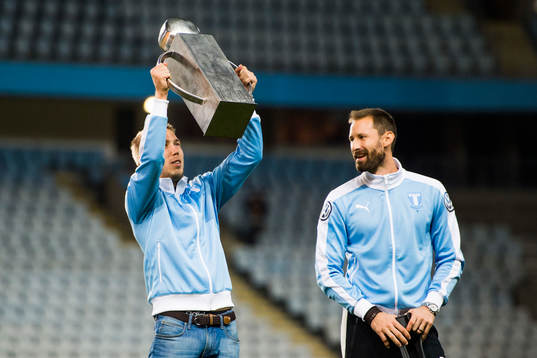 Malmö FFs Oscar Lewicki och målvakt Johan Wiland
