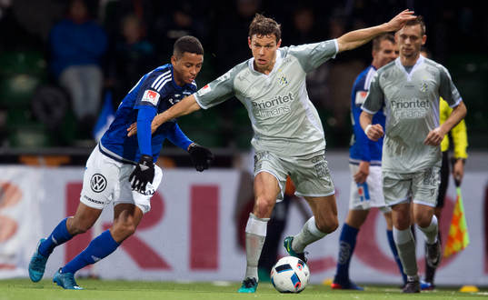 Sundsvalls Jonathan Morsay och IFK Göteborgs Mads Albaek