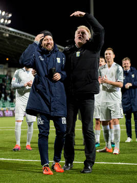 IFK Göteborgs tränare Jörgen Lennartsson pekar på Adam