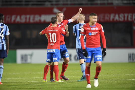 Helsingborgs Peter Larsson i gruff med Djurgårdens Magnus