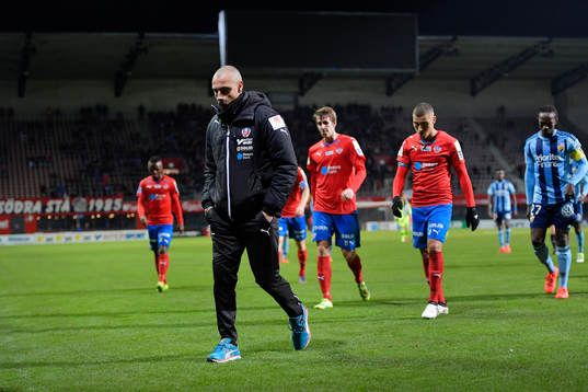 Helsingborgs manager Henrik Larsson deppar