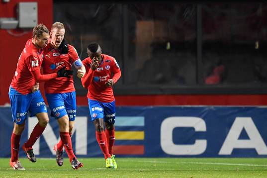 Helsingborgs Peter Larsson jublar med Frederik Helstrup
