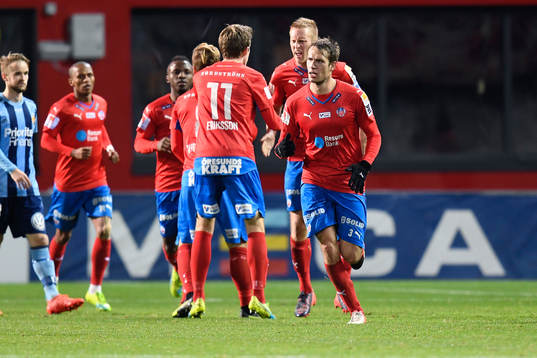 Helsingborgs Peter Larsson jublar med Adam Eriksson