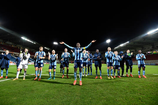 Djurgårdens spelare med Kebba Ceesay längst fram jublar