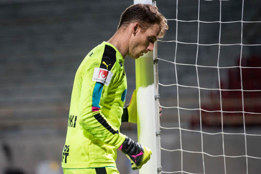 Helsingborgs målvakt Tomer Chencinski deppar