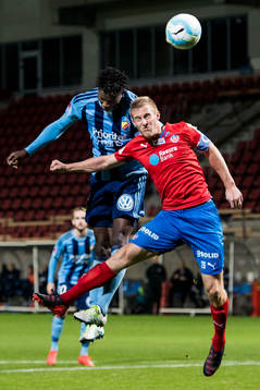 Djurgårdens Michael Olunga nickar in matchavgörande 1-2