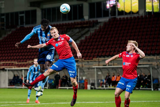 Djurgårdens Michael Olunga nickar in matchavgörande 1-2