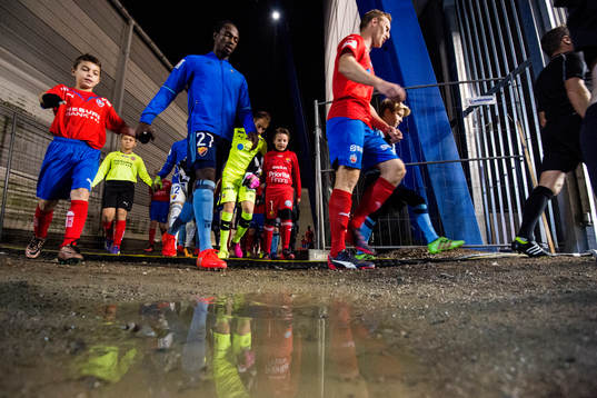 Djurgårdens Kebba Ceesay och Helsingborgs Peter Larsson