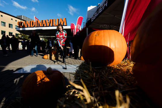 Scandinavium med Halloween tema utanför innan