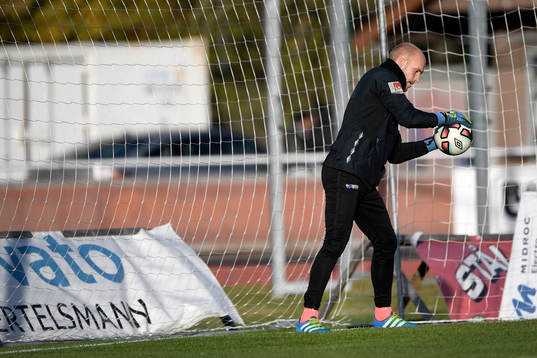 Varbergs målvakt Peter Dahlberg före fotbollsmatchen i