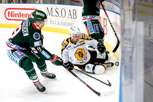 Skellefteås Emil Djuse och Frölundas Joel Lundqvist och